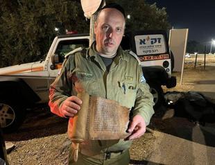 Israeli team’s head returns historical Esther scrolls to Türkiye