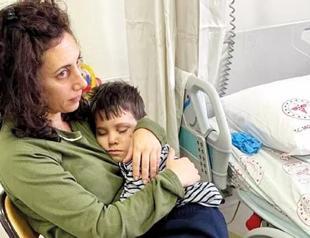 Photo of Israeli nurse hugging 4-year-old quake survivor goes viral