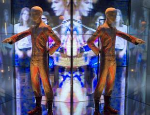 Victoria & Albert Museum acquires Bowie’s archive