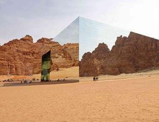 Flamboyant art icon Warhol pops up in Saudi Arabia