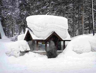 Heavy snow hits parts of southern California