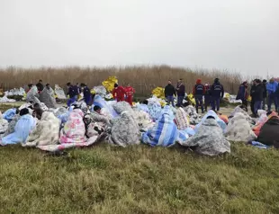 Victims wash ashore after deadly Italy shipwreck