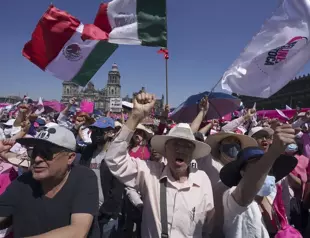 Tens of thousands protest Mexicos electoral law changes