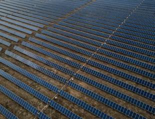 In Texas, wind and solar stake claim to land of oil