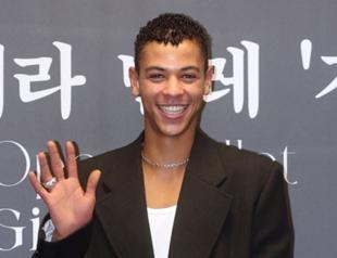 First black Etoile dancer in Paris Opera