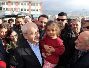 Kılıçdaroğlu pays visit to quake zone