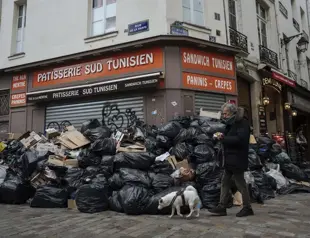 Garbage tarnishes Paris luster as pension strike continues