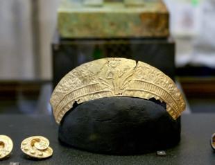 Cambodia celebrates return of ‘priceless’ jewelry