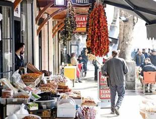 Historic Maraş Bazaar reopens as shopkeepers try to return to normal life