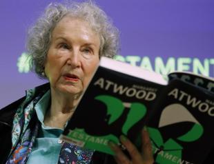 Book thief that duped authors avoids prison