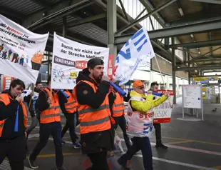 Mega-strike disrupts travel in Germany