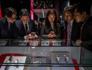 Geneva watch show opens in throes of banking turmoil