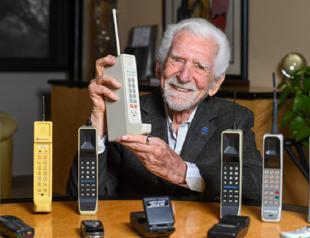 Take your eyes off your mobile phone, says inventor