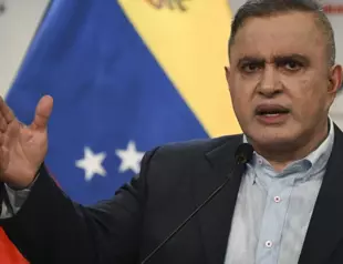 Venezuela corruption probe nets 42 officials
