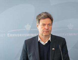 German economy minister in surprise visit to Kiev