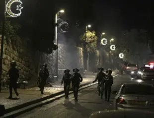 Attack at Jerusalem mosque prompts fears of wider fighting