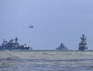 China sends warships and aircraft around Taiwan for second day