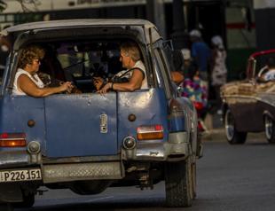 Cuba announces surprise reversal of US dollar deposit ban