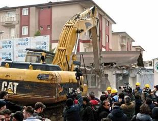 Court decides to stop demolition of Hiranur Foundation building