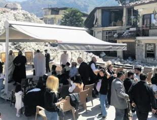 Easter ceremony held among rubble of church