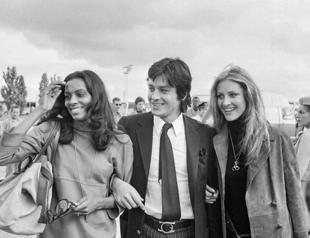 Alain Delon thanks women for success in new book