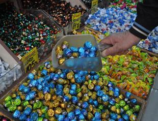 People throng Eminönü stores for Ramadan feast shopping