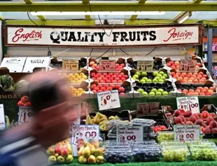 UK inflation remains over 10 pct as food prices rise