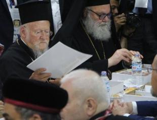 Members of 3 religions gather around ‘Unity Table’