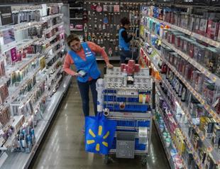 Top Fed official sees rates rising and staying high