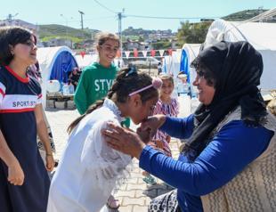 Türkiye marks Eid in solidarity with quake victims
