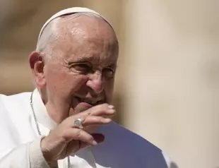 Pope allows women to vote at upcoming bishops meeting