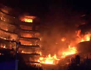 Massive fire destroys luxurious dwelling in Izmir
