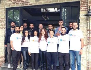 Woman calls locals of quake-hit Hatay back to their hometown