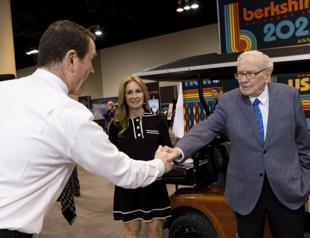 Buffett faults US government handling of banking crisis