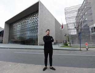 Winner of sculpture competition placed in Taksim Square