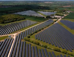 Solar investment outshines oil: IEA