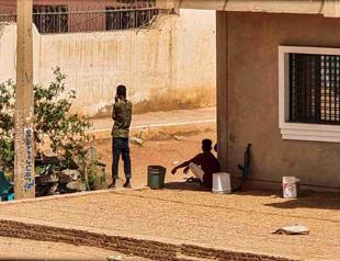 In Sudans capital, risking death in search of water