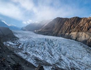 Avalanche in northern Pakistan kills 11 members of nomadic tribe