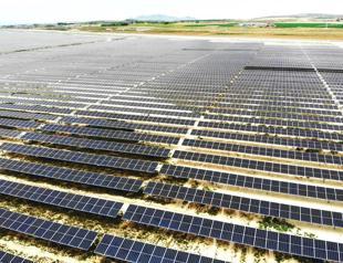 Solar power installed capacity tops 10,000 MW