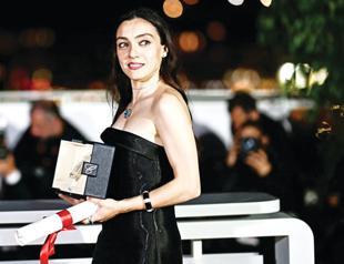 Türkiye’s Merve Dizdar wins best actress at Cannes