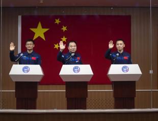 China plans to land astronauts on moon before 2030