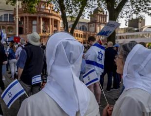 Jews protest against Waters concert