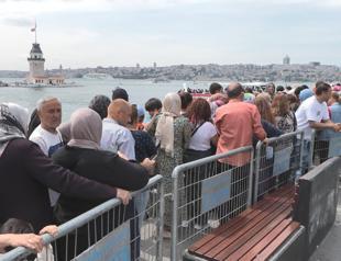 Citizens flock to Maiden’s Tower on last day of free visits