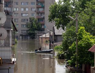 Ukraine evacuates thousands after key dam destroyed
