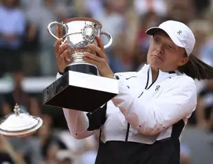 Swiatek fights off Muchova for 3rd French Open title