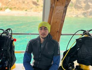 Survivor with amputated legs has not given up diving