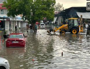 Heavy rain disrupts daily life in Ankara