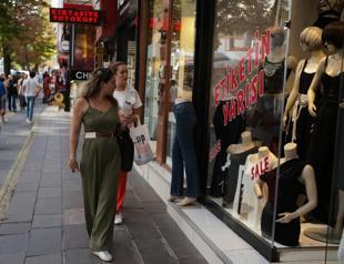 Retail sales volume, turnover in key industries rise in April