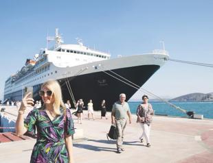 Nearly 300,000 cruise tourists visit country in 2023