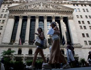 Central banks diverge over regional challenges